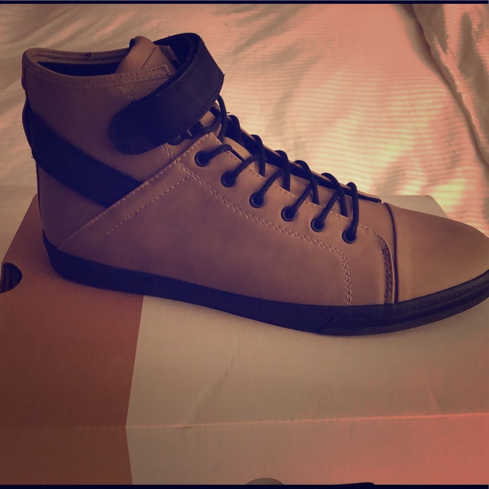 NEW Hightop Men’s Shoes